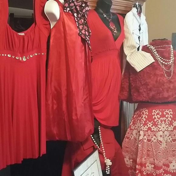 Uniquely Sherrie's Style Boutique. - Picture 2 of 4