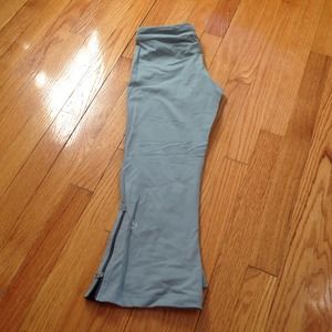 Lululemon grey capris