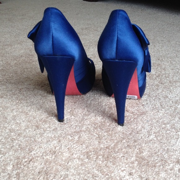 Sold eBay - Paris Hilton Navy Blue heels - Picture 3 of 4
