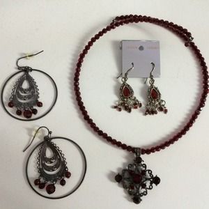 Victorian/Vampire-y Beaded Necklace w/ Earrings