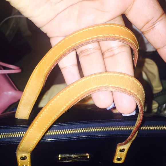 Authentic Louis Vuttion - Picture 3 of 4