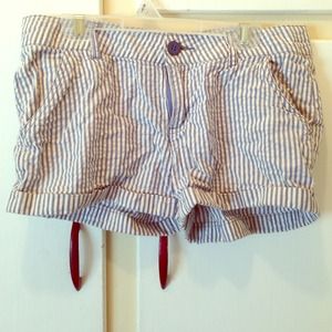 SOLD IN BUNDLE🚫 Striped blue and white shorts :)