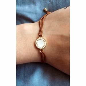 MARC BY MARC JACOBS BUTTON BRACELET BROWN STRING