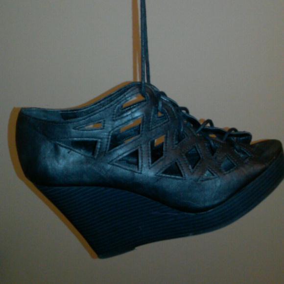 Cute Open toe Wedges!! - Picture 1 of 4