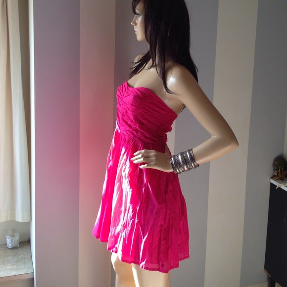 Zara NWOT all cotton Fuchsia strapless Fits med - Picture 2 of 4