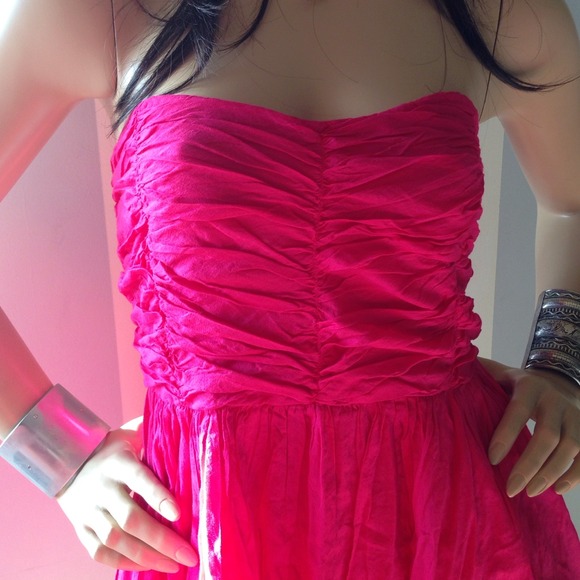 Zara NWOT all cotton Fuchsia strapless Fits med - Picture 3 of 4