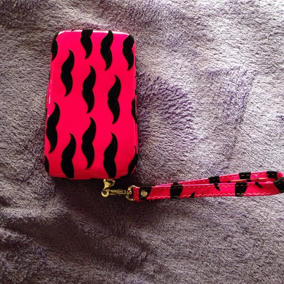 Pink mustache phone case❤️ - Picture 2 of 3