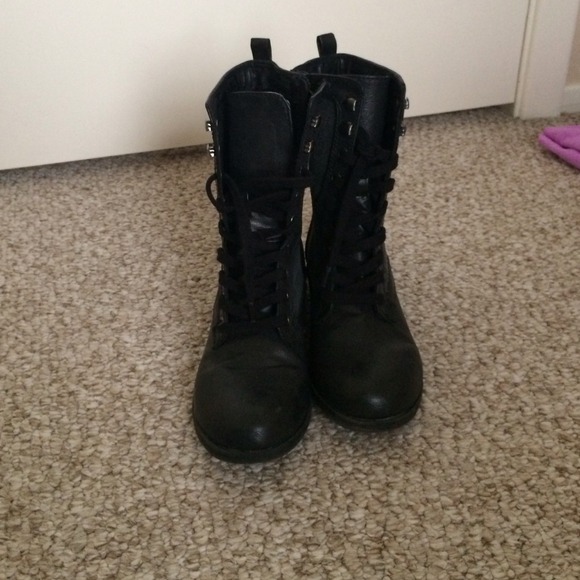 Combat boots