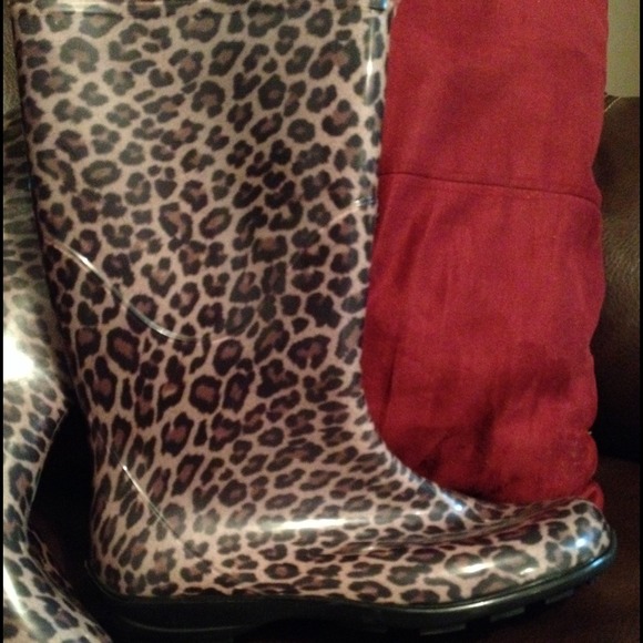 ❌SOLD IN BUNDLE❌🌟 Cheetah  Rain Boots!!! - Picture 2 of 4