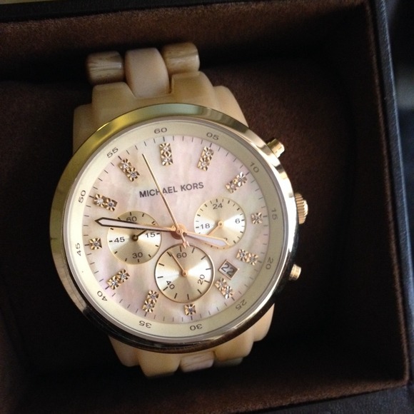Michael Kors Accessories - 🎈RESERVED🎈 Authentic Michael Kors watch