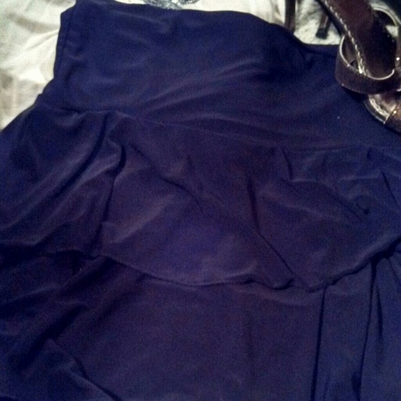 High waist Black ruffled skirt - Picture 2 of 4