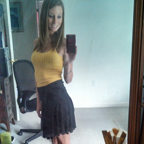 High waist Black ruffled skirt - Picture 3 of 4