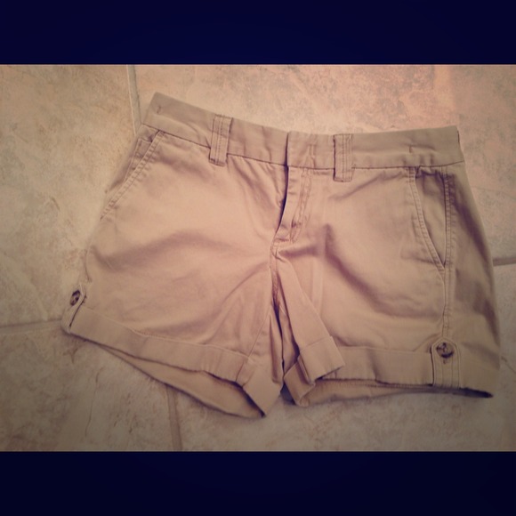 Adorable BR khaki shorts