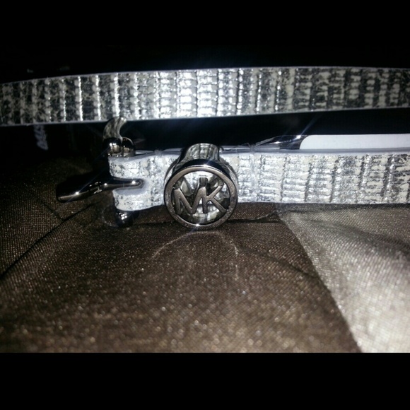 Medium MK Belt