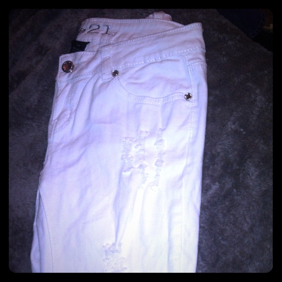 Soldddddd Nwot rue 21 white straight leg jeans
