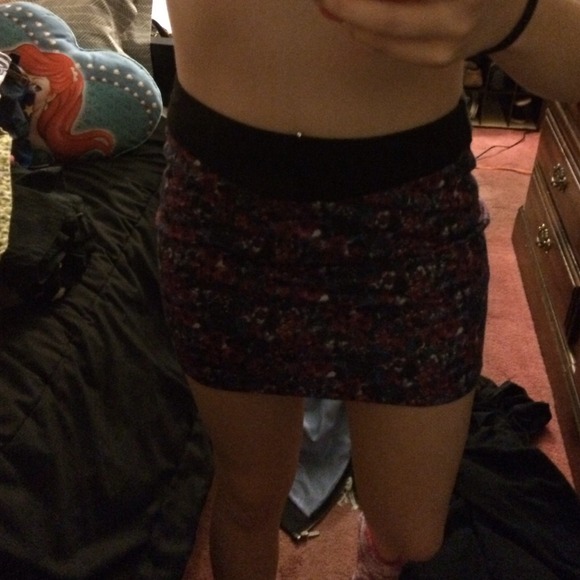 skirt - Picture 2 of 3