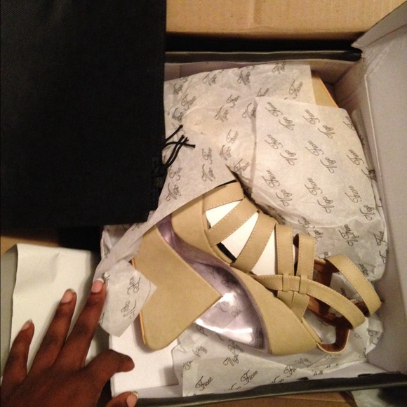 Clear heel less cheaper through paypal - Picture 1 of 2