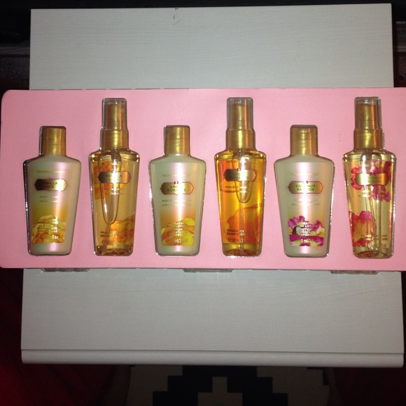 VSFantasies
Fragrance Mist&Hydrating BodyLotion.
