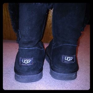 REDUCED!!!! UGGS 💕 bailey button style