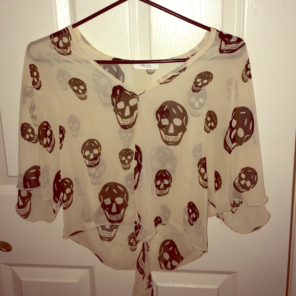 🚫SOLD🚫💥REDUCED💥Skull Crop Top Blouse