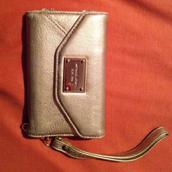 Wallet/iphone4/4s holder. . Authentic