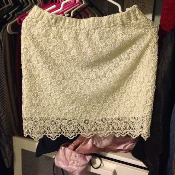 ❌Traded❌Gorgeous Ivory Laced Skirt