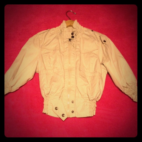 Khaki short jacket