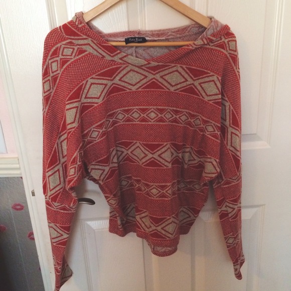 🚫SOLD🚫Tribal Print Sweater/Blouse with Hood ❤️