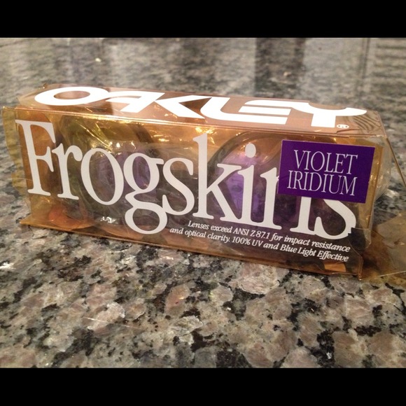 Oakley Frogskin Sunglasses Additional Pictures - Picture 2 of 4