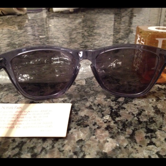 Oakley Frogskin Sunglasses Additional Pictures - Picture 4 of 4