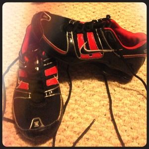 Black and red Nike Shox