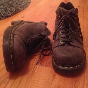 Brown chunky Doc Marten ankle-high boots!