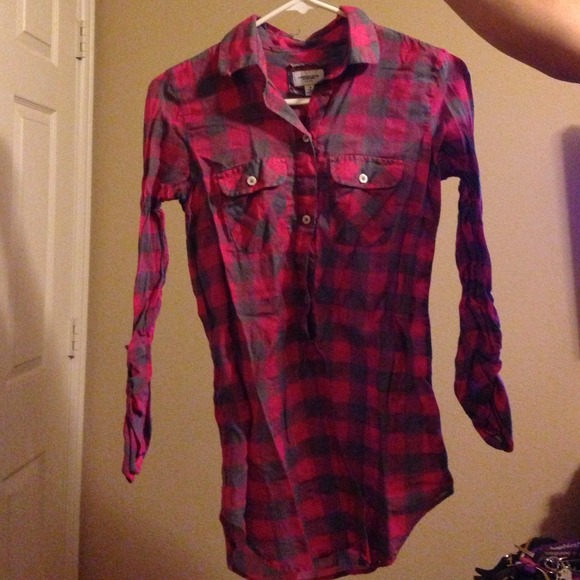 Checkered 3/4 sleeve American Eagle shirt