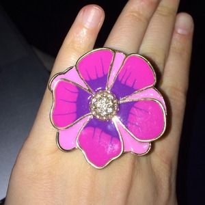 Beautiful betsey Johnson flower ring