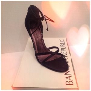 ❤BANANA REPUBLIC❤ JOJO-Black Satin Heels - SIZE 8