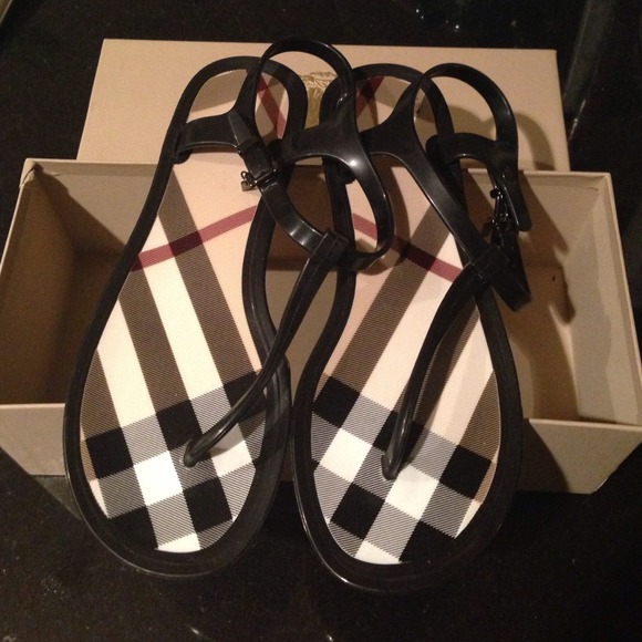 Burberry thong sandals - size 39