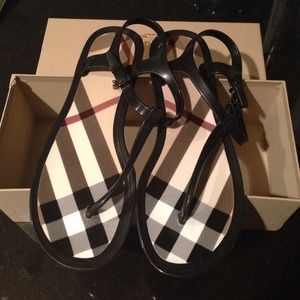Burberry thong sandals - size 39
