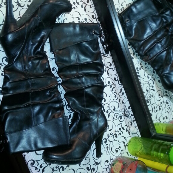 Black heel boots - Picture 2 of 4