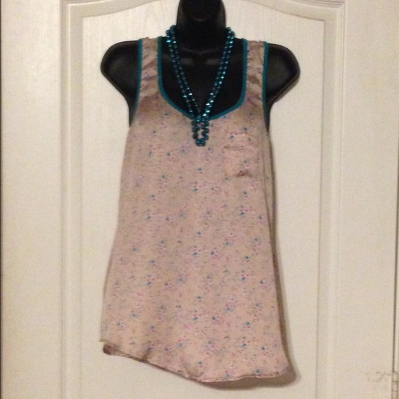 Pretty silky top - Picture 2 of 3