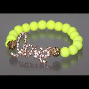 Beaded green bracelet