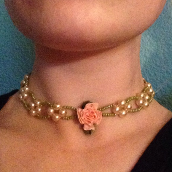 Rose and faux pearl choker