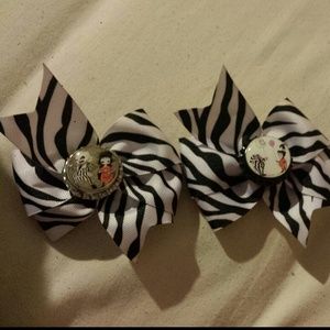 Beetlejuice bows