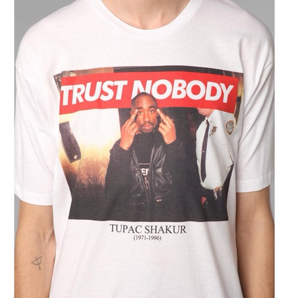 ❌SOLD❌ Trust Nobody Tupac Tee/ Urban Outfitters