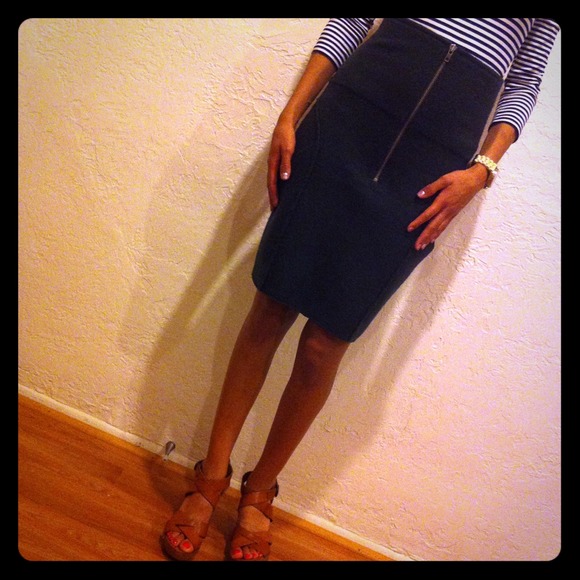 Size S Elizabeth and James Dark Green Pencil Skirt