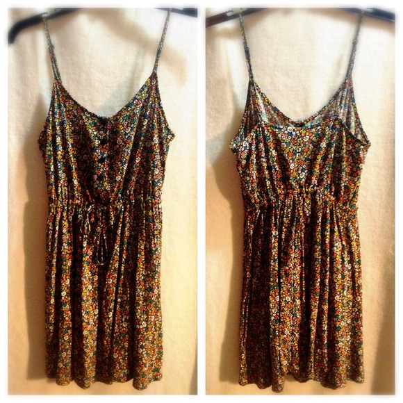 🚨NO LONGER AVAILABLE 🚨 < Floral dress🌸🌺 - Picture 2 of 4