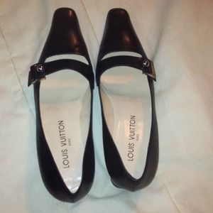 Louis Vuitton shoes. Size 37.5. Worn once.