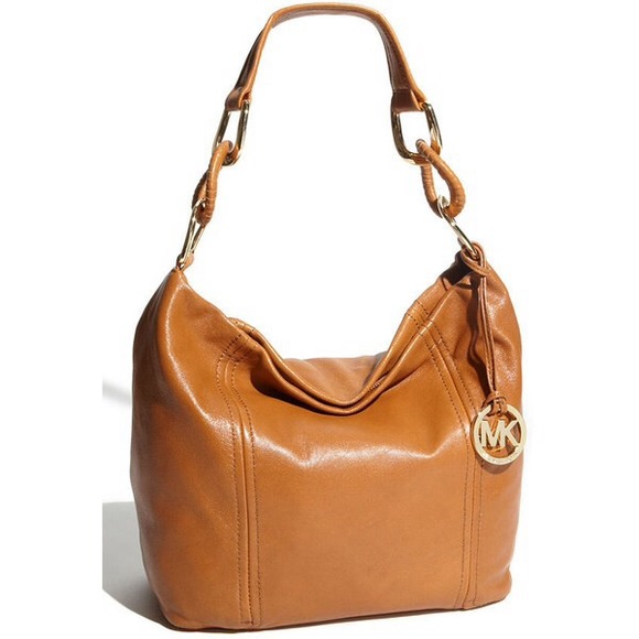 Please help. LOOKING for the Michael Kors bag.