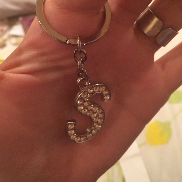 ❤️❤️ "S" DIAMOND INSPIRED KEYCHAIN❤️❤️ - Picture 4 of 4
