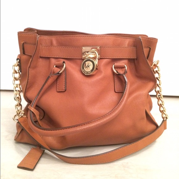 Michale kors bag! Little damage!