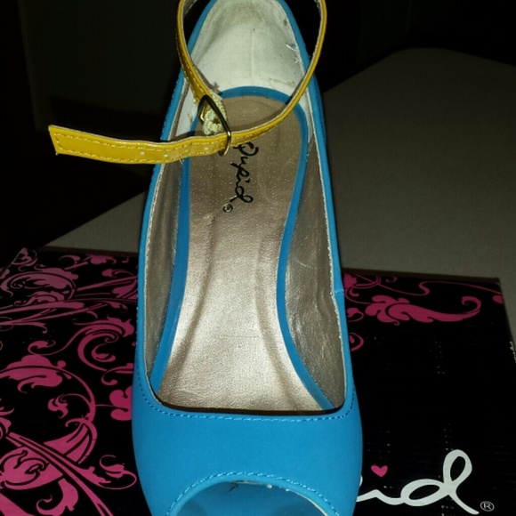 HP 3/23/14 TURQUOISE &YELLOW ANKLE WEDGE - Picture 2 of 3